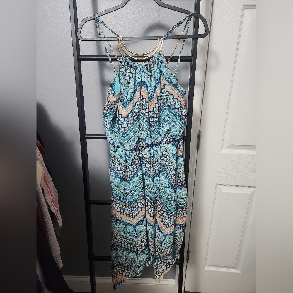 Fun pattern dress with neck detail